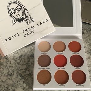 Give them Lala! Eyeshadow palette